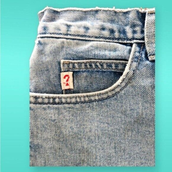 GUESS 050 Vintage Original, Classic Fit, Frayed, Cutoff Shorts Y2K 90s - Size 31 - Picture 4 of 7